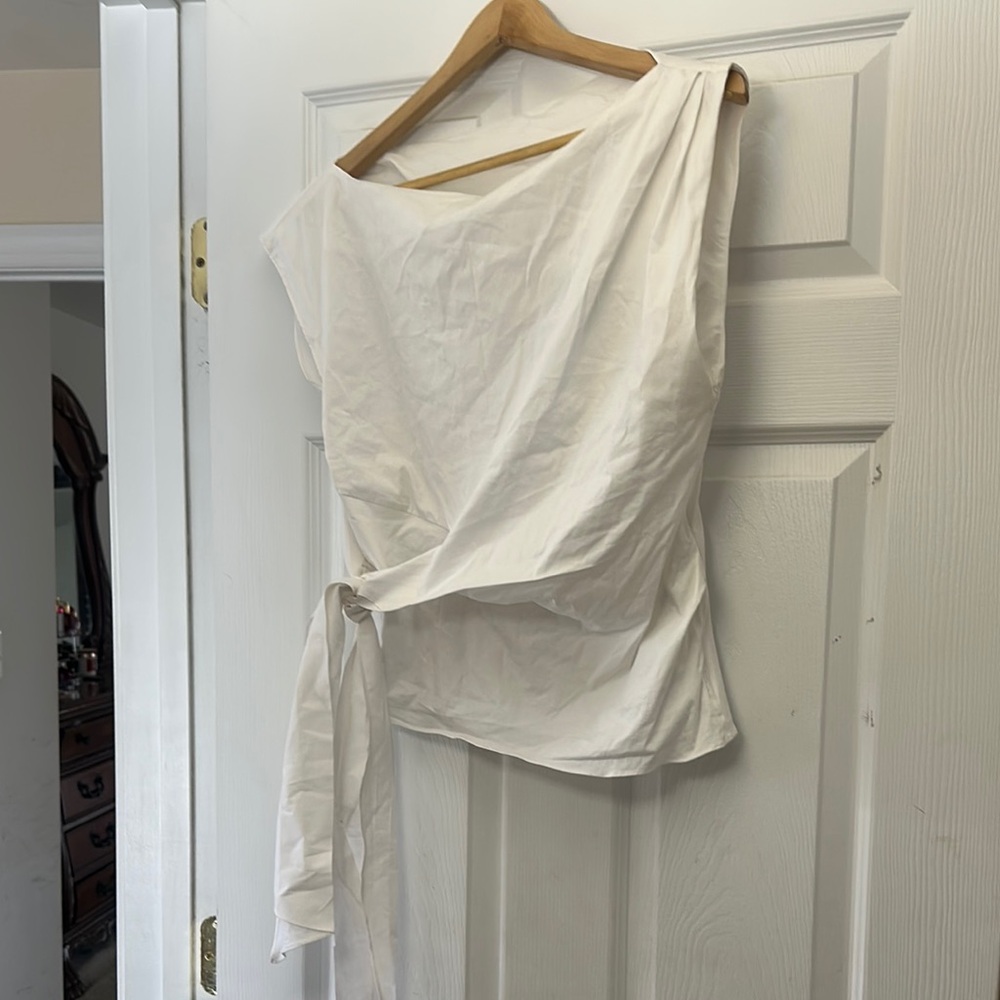 Elegant White Sleeveless Top